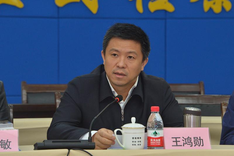 座谈会由登封市委副书记,市长杨金军主持